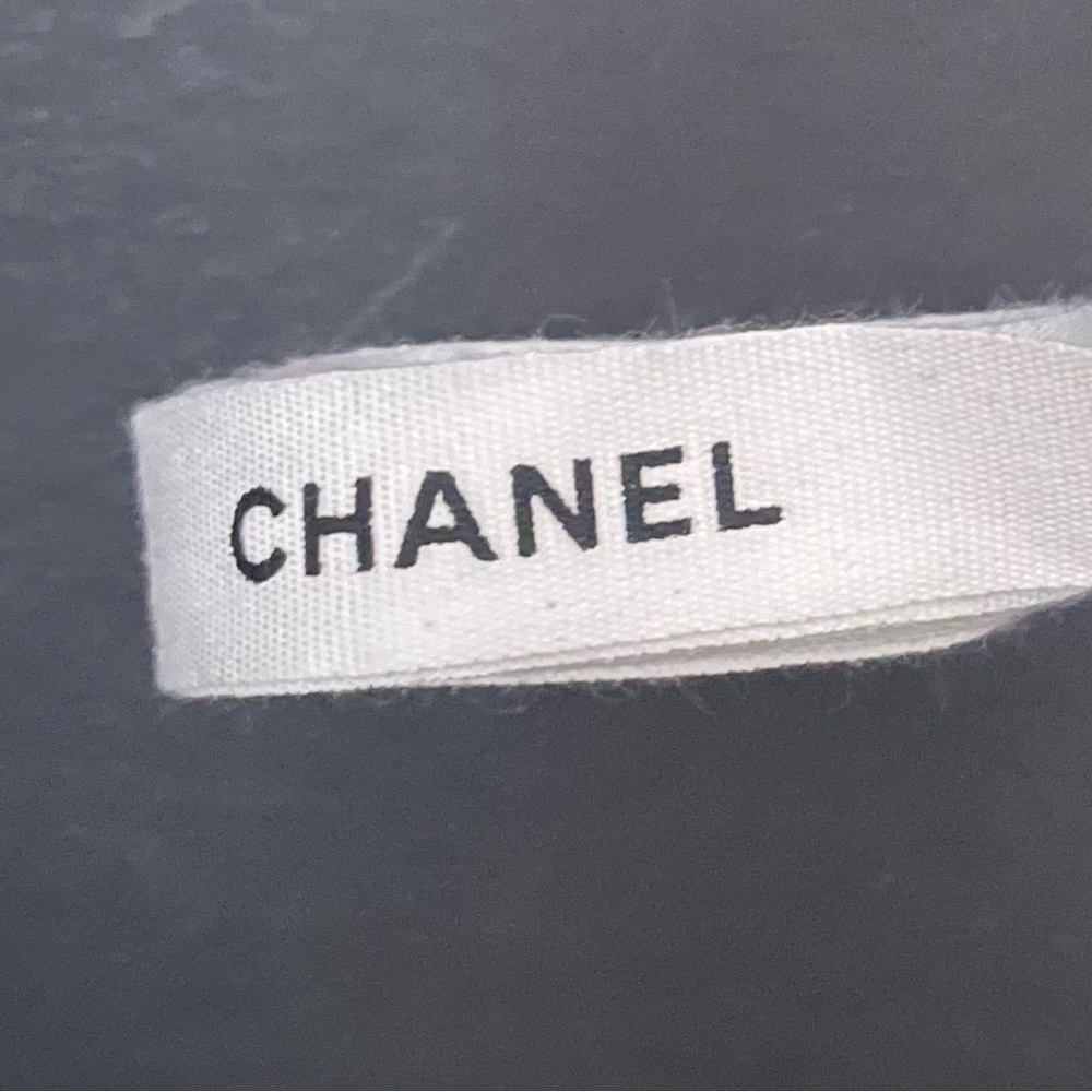 CHANELEmpty Chanel box with chanel white and black ribbon. - Picture 2 of 6